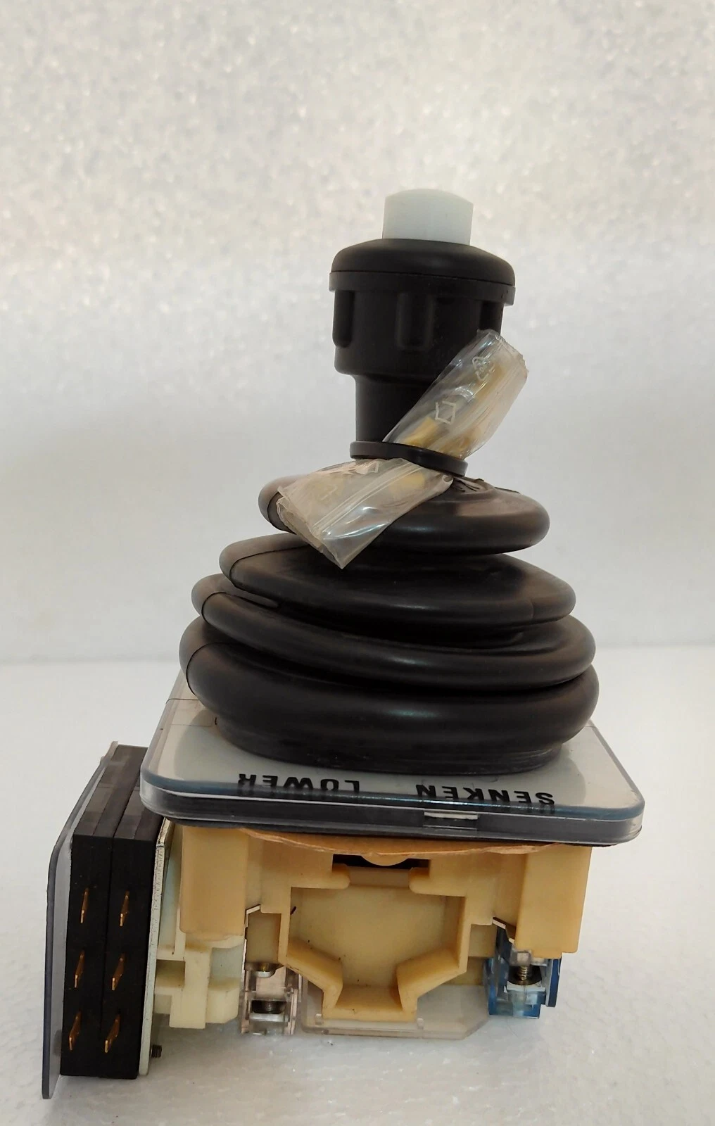 admin/uploads/uploads/tts-lmg 1210fh 110 deck crane joystick_1.webp